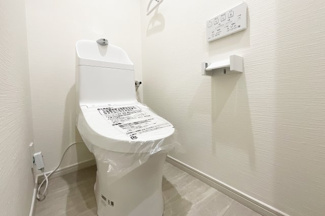 【トイレ】 | ハイツ西宇治　7号棟 | トイレは新調済みです。温水洗浄機能、暖房便座付きで寒い日も安心です。