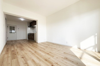 【洋室】 | ハイツ西宇治　7号棟 | 【LDK12帖】壁付けキッチンですのでご家族が集まるリビングをゆったりと使用できます。