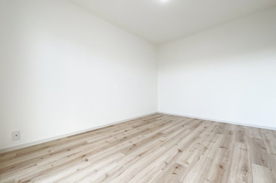 【洋室】 | ハイツ西宇治　7号棟 | 【洋室6帖】クロスや建具も新調済みですので、気持ちよく新生活をスタートできます。