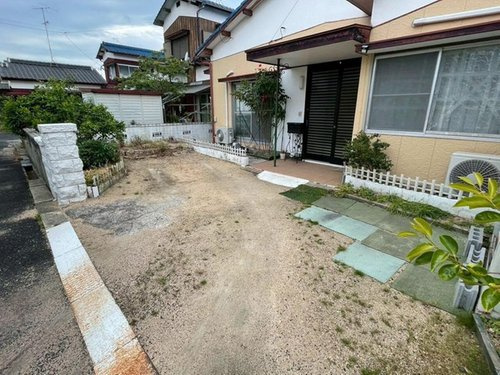 【庭】 | 駐車については2台可能です。