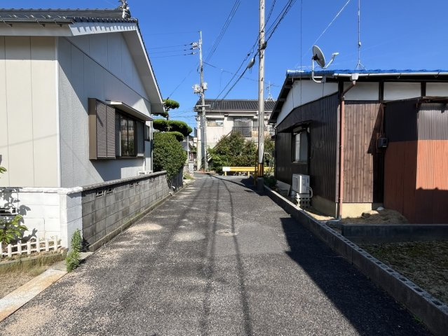 【前面道路含む現地写真】