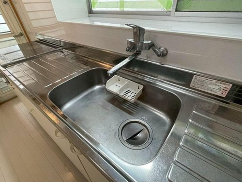 【キッチン】 | 混合水栓付きの綺麗なシンクです。