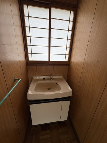 久喜青葉住居付店舗倉庫の洗面所|2F