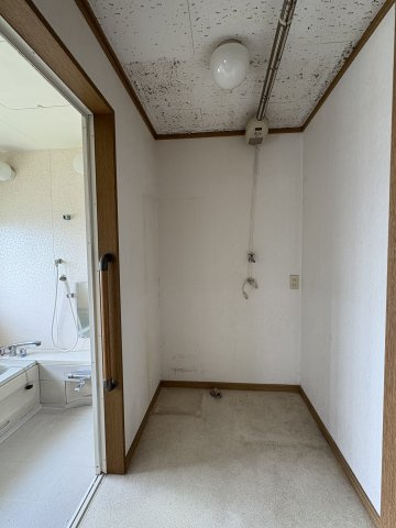 久喜青葉住居付店舗倉庫の浴室|2F脱衣室