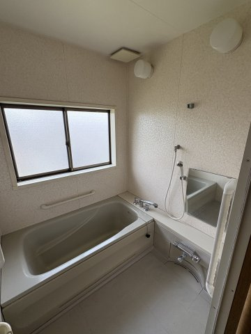 久喜青葉住居付店舗倉庫の浴室|2F