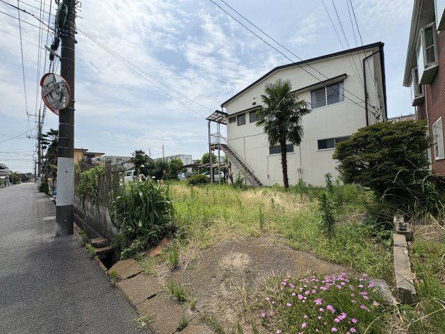 久喜青葉住居付店舗倉庫の庭|車の出入りも可能