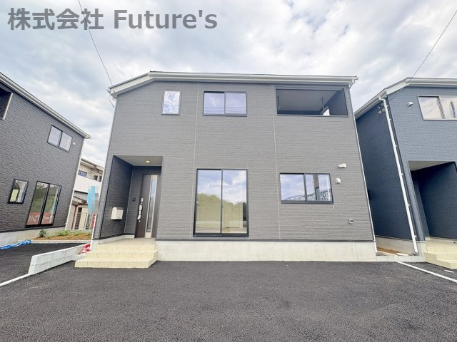 吉川市吉川2丁目　新築戸建　全3棟　2号棟の外観|住宅性能評価取得物件！前面道路が広々してるので駐車もしやすい立地です
