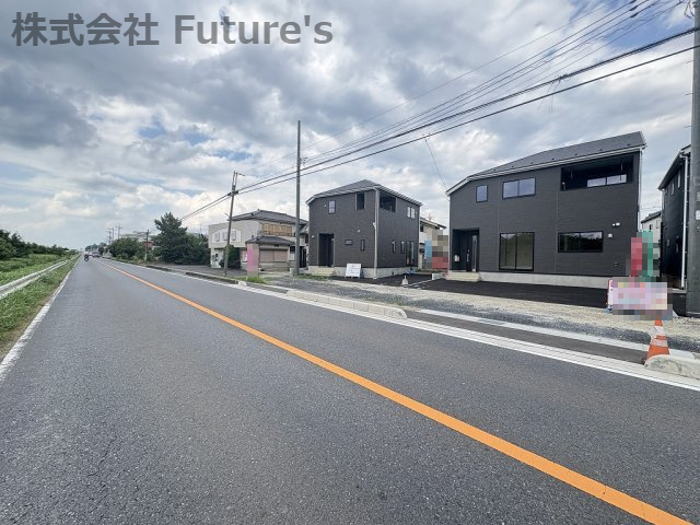 吉川市吉川2丁目　新築戸建　全3棟　2号棟の前面道路含む現地写真|前面道路含む現地写真です。