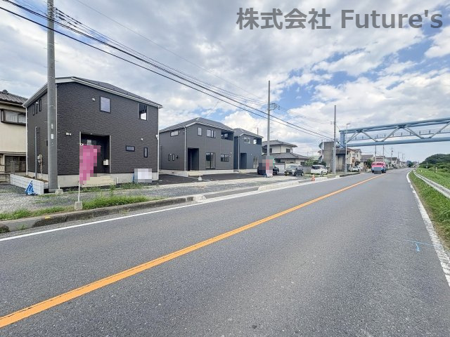 吉川市吉川2丁目　新築戸建　全3棟　2号棟の前面道路含む現地写真|前面道路含む現地写真です。