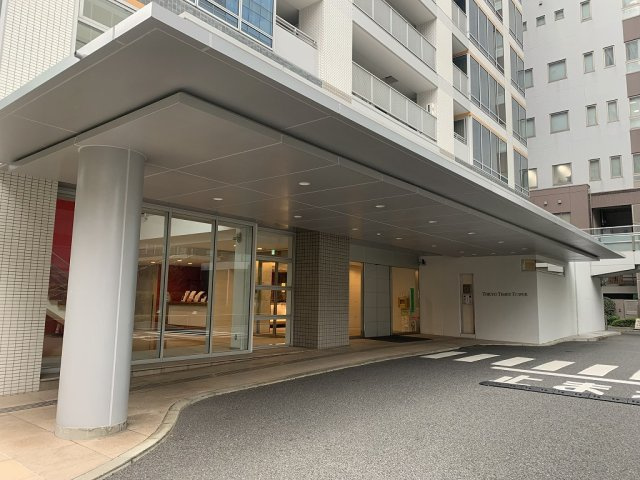 TOKYO TIMES TOWERのエントランス