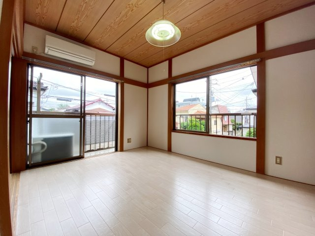 栄和ホームタウンの洋室