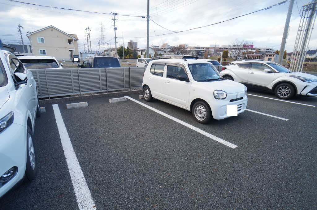 メゾンマスト盛南中央Ⅱの駐車場