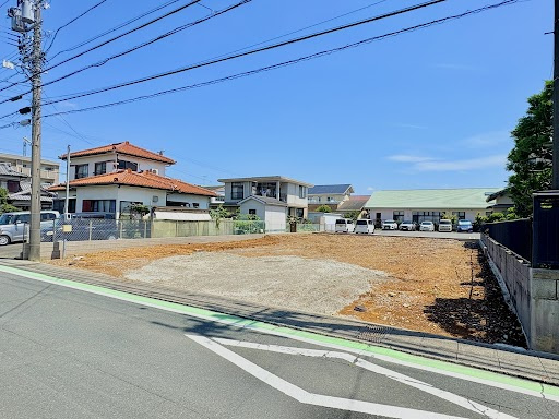 売新築戸建　中央区高丘北2丁目 A棟の外観|2025年6月末の現地。南向きの接道で日当たりが良さそうです♪