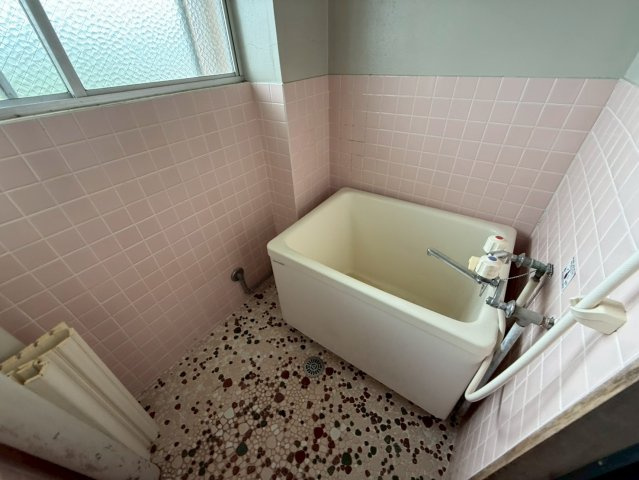 岐阜県岐阜市　一棟の浴室