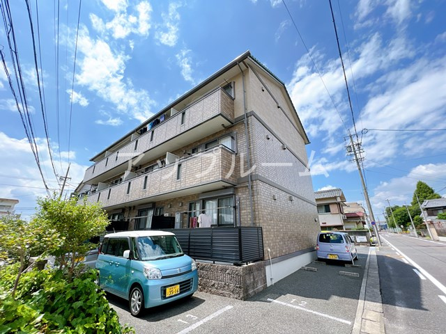 エンペラ柏井の外観