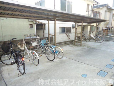 【その他】 | ボヌール千田 A棟 | 屋根付き駐輪場