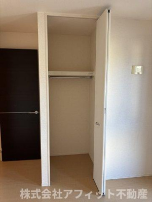 【その他】 | ボヌール千田 A棟 | 洋室5帖の収納