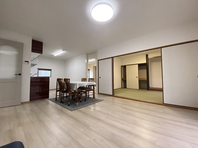 【居間・リビング】 | 東区長嶺東8丁目