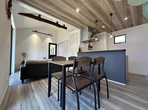 郷1丁目　中古戸建の居間・リビング