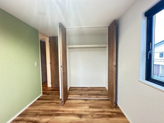 【洋室】 | グランファミーロ清見台　新築戸建　木更津駅 | 各居室に収納スペースあります。