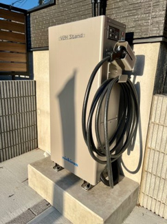 【発電・温水設備】 | グランファミーロ清見台　新築戸建　木更津駅 | 停電の際はV2Hにより車から家に電気を供給することが可能です♪
※普段は電気自動車の充電等にもお使い出来ます。