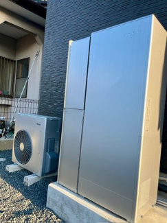 【発電・温水設備】 | グランファミーロ清見台　新築戸建　木更津駅 | 光熱費を抑えるハイブリッド給湯器になります。
ガスと電気の両立で効率よくお湯を生成します。