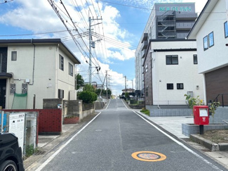 【前面道路含む現地写真】 | グランファミーロ清見台　新築戸建　木更津駅 | 【災害に強い家】制震ダンパー、太陽光パネル、V2H、ハイブリッド給湯器搭載！
地震に強く、停電しても車から電気を供給可！海抜も高いので津波も安心！
詳しくはスタッフまでお問い合わせ下さい。