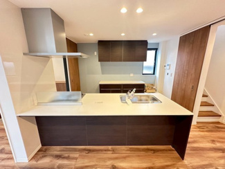 【キッチン】 | グランファミーロ清見台　新築戸建　木更津駅 | リビングを見渡すことができるオープンキッチン。
家族団らんの時間を豊かにします♪