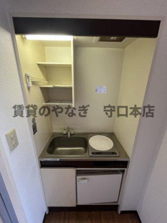 【キッチン】 | 第三光永住 | ベランダから見えるショッピングセンター。近くて便利です。