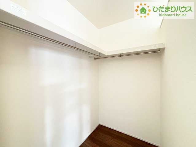 ひたちなか東石川第13　新築戸建　5号棟の収納|"ママに人気のウォークインクローゼット付き！
コートやジャケットはもちろん、季節物や布団なども全部収納できちゃいます(^^)/"