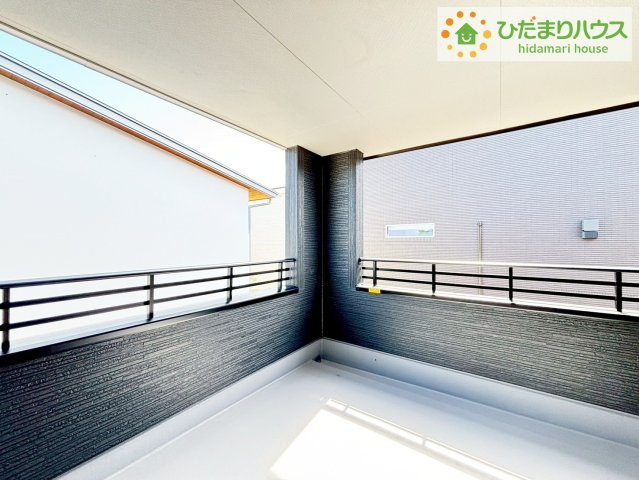 ひたちなか東石川第13　新築戸建　5号棟のバルコニー|人気が高いインナーバルコニーを採用♪天候を気にせず洗濯物を干せ、紫外線も気にせずに済みます(*^^)v
