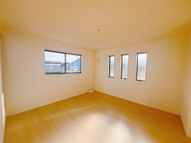 【新築戸建】第3前橋青柳の洋室|広い寝室ならインテリアも自由自在にお楽しみいただけます♪お外から帰ってきた後は寝室でゆっくり自分の時間をお過ごしください
