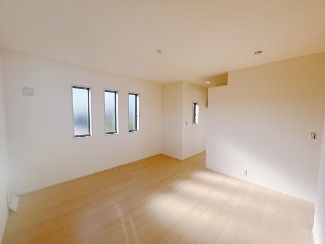 【新築戸建】第3前橋青柳の洋室|お子様にとって初めての「自分だけのお部屋」。どんなお部屋にするのか楽しみになりますね♪こちらのお部屋は洋室になっているので、もし汚してしまっても簡単にお掃除できるので助かります。