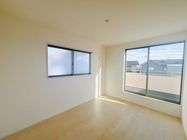 【新築戸建】第3前橋青柳の洋室|広い寝室ならインテリアも自由自在にお楽しみいただけます♪お外から帰ってきた後は寝室でゆっくり自分の時間をお過ごしください。