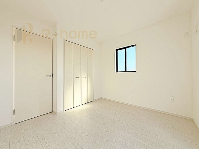 土浦市おおつ野3期　新築戸建て　1号棟の洋室|どんな部屋家具も合わせやすいシンプルな洋室！
たっぷりの日差しと心地よい風が舞い込む住まい♪