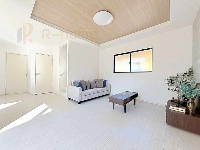 土浦市おおつ野3期　新築戸建て　1号棟の居間・リビング|広々としたLDK♪自然と家族が集まるリビング階段プラン♪