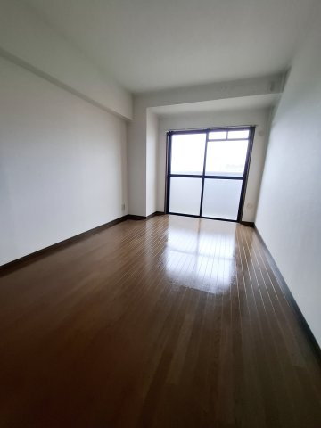 HACHIBUSE鳴尾の洋室|7.6帖