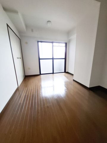 HACHIBUSE鳴尾の洋室|7帖