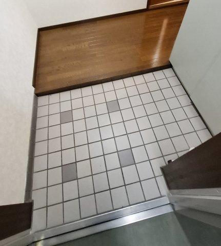 HACHIBUSE鳴尾の玄関