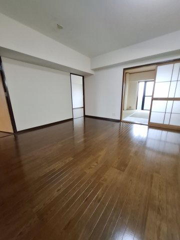 HACHIBUSE鳴尾の居間・リビング