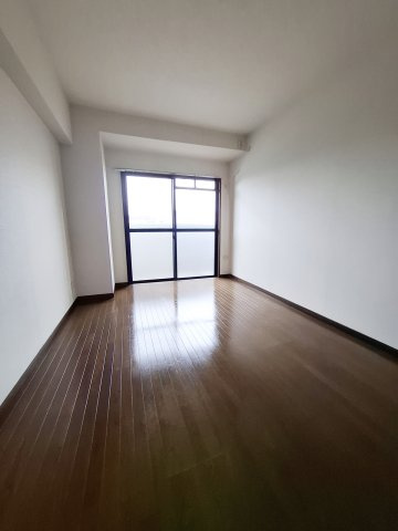 HACHIBUSE鳴尾の洋室|7.6帖