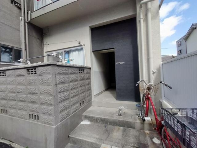 名古屋市南区氷室町　一棟売マンションの玄関