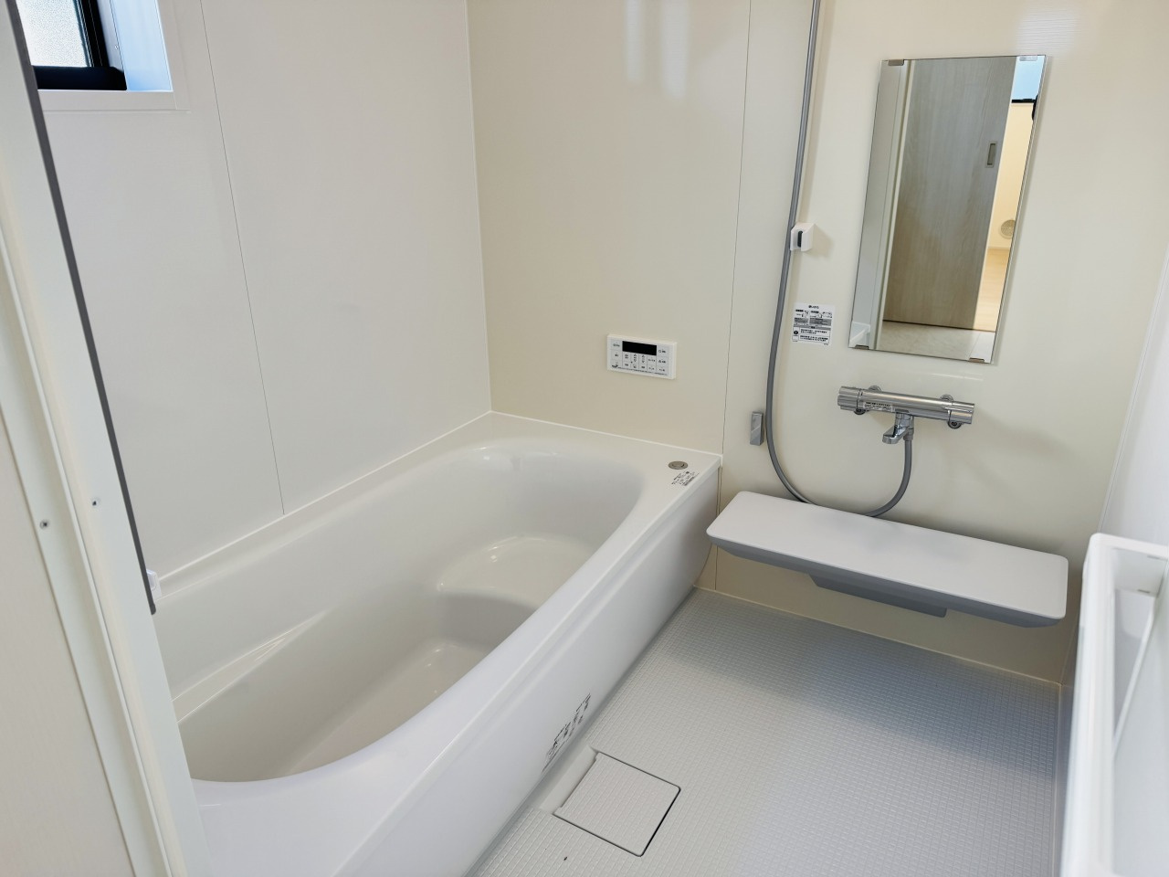 八王子市　泉町　新築一戸建て　８期の浴室|～のびのびくつろげるバスルーム　１日の締めくくりに癒やしのバスタイムを～