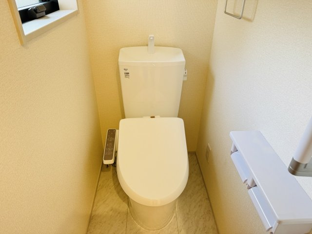 八王子市　泉町　新築一戸建て　８期のトイレ|～暖房温水洗浄機能付きトイレ　冬場は特に嬉しい機能ですね～