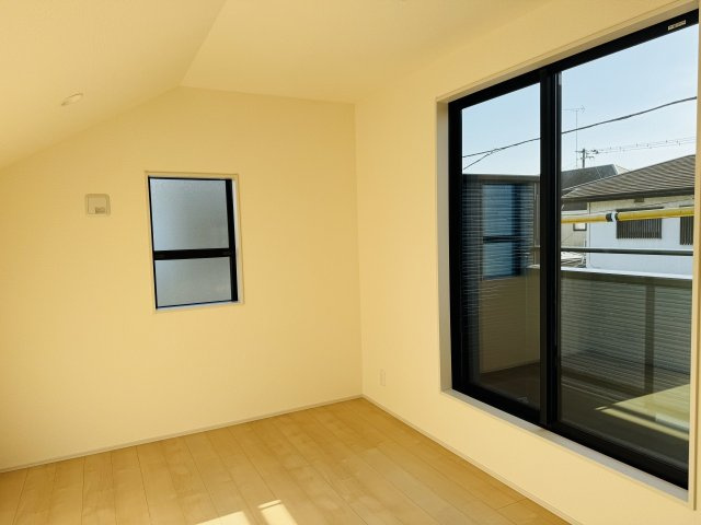 八王子市　泉町　新築一戸建て　８期の寝室|～2階バルコニーに面している6.0帖の主寝室～