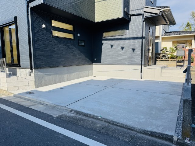 八王子市　泉町　新築一戸建て　８期の駐車場|～並列2台駐車可能カースペース付き～