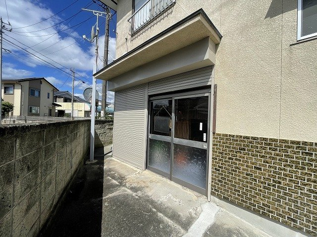 勿来町窪田町通　飲食店舗付き住宅　メイン道路沿い　５ＤＫ＋店舗★　の外観|店舗部分入り口の写真です