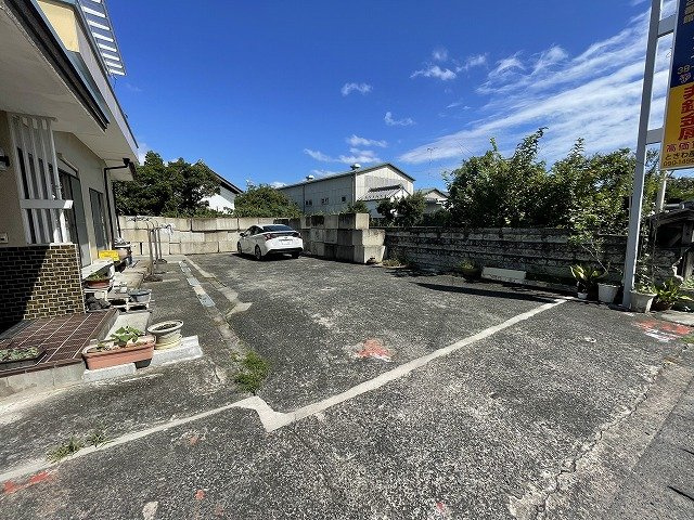 勿来町窪田町通　飲食店舗付き住宅　メイン道路沿い　５ＤＫ＋店舗★　の駐車場|駐車場です