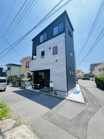 デザインを纏う湘南・辻堂Lifeの前面道路含む現地写真