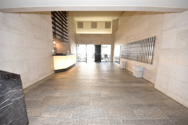 エスライズ難波EASTのエントランス